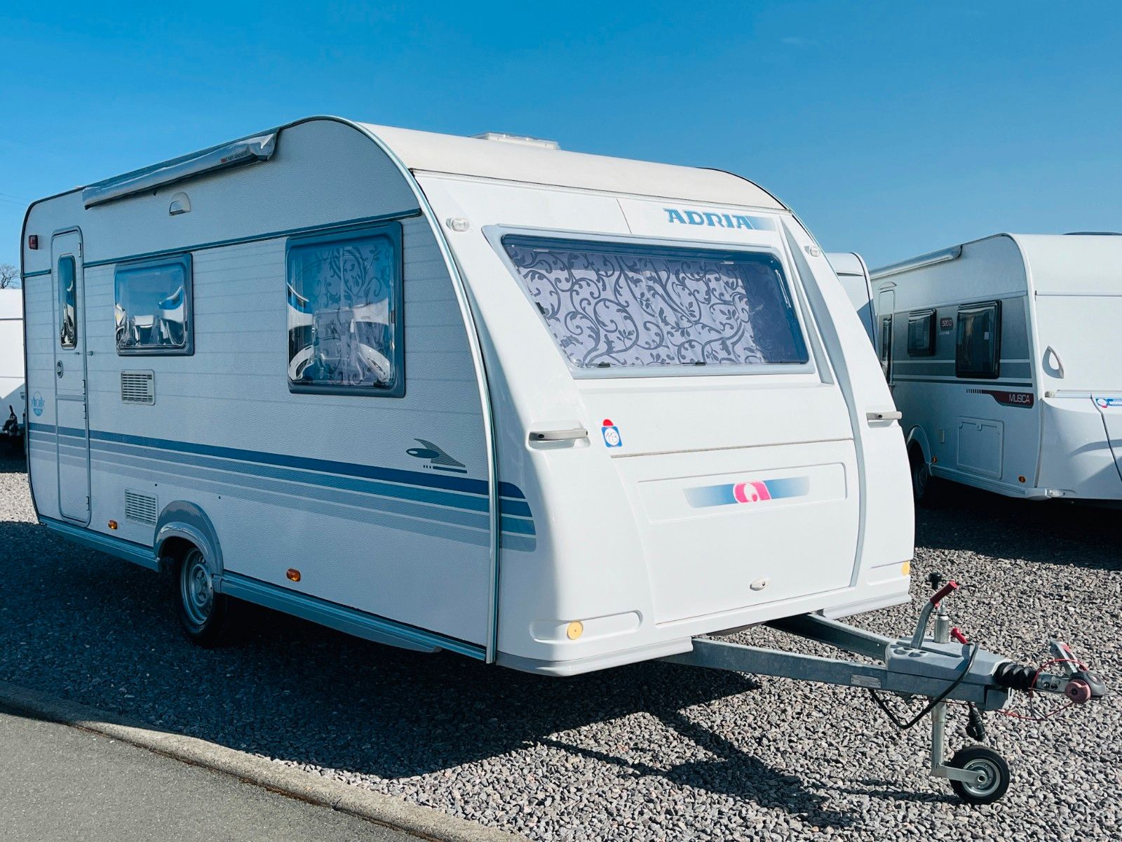 Fahrzeugabbildung Adria Adora 482 PS Querbett Markise Warmwasser