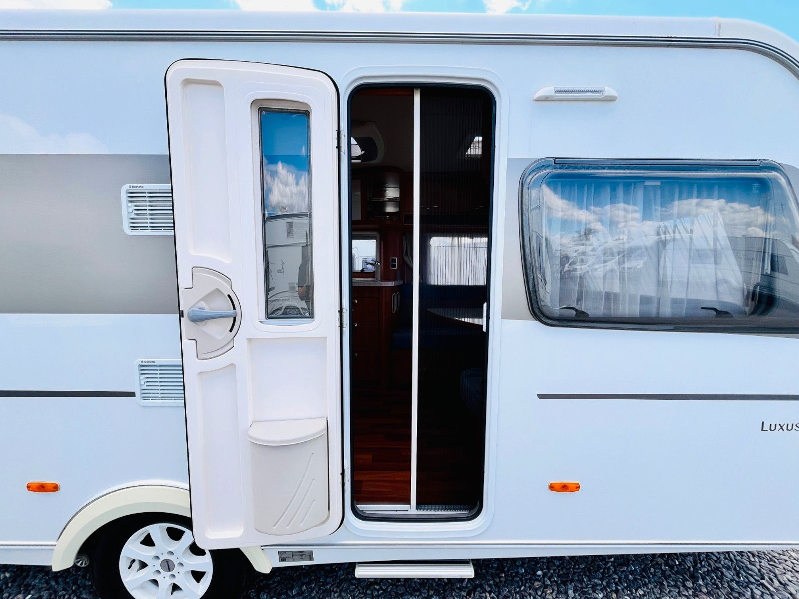 Fahrzeugabbildung HYMER / ERIBA / HYMERCAR Nova Luxusline 545 EN franz. Bett ALDE MOVER