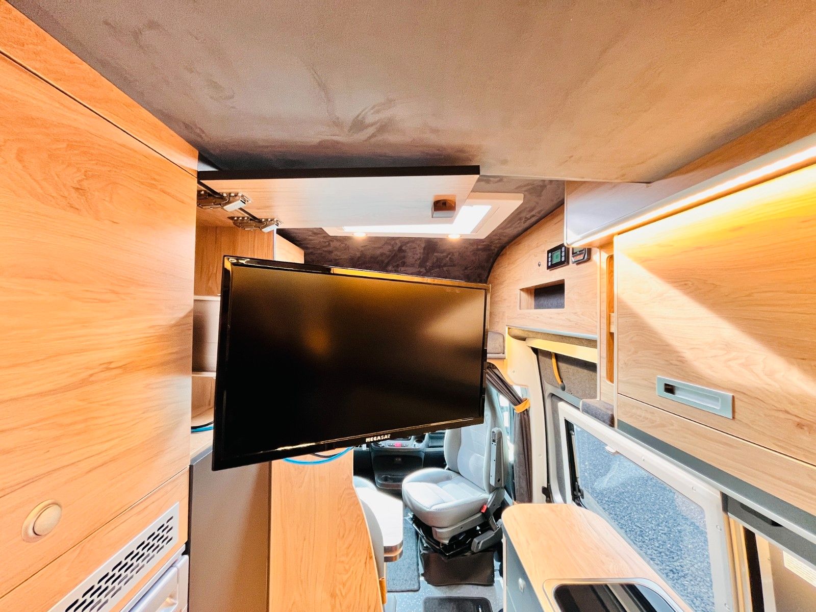 Fahrzeugabbildung Globe-Traveller Voyager X 4-Schlafplätze SAT TV SOLAR