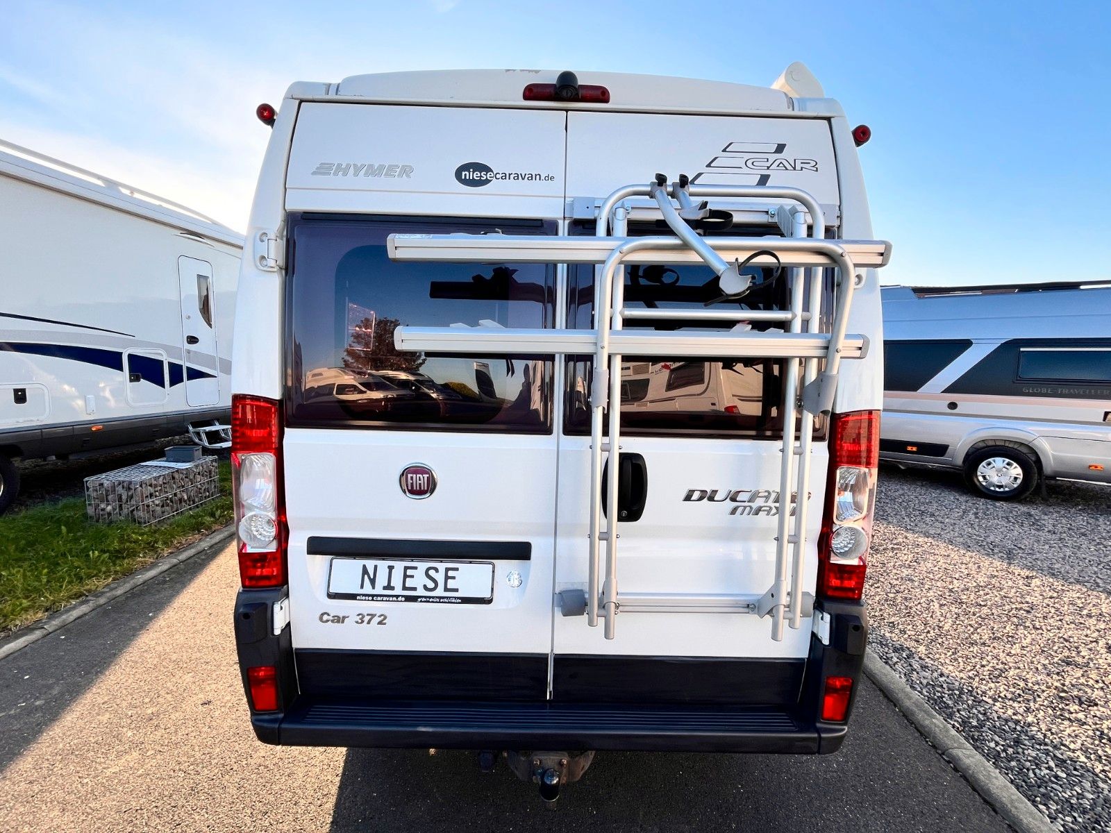 Fahrzeugabbildung HYMER / ERIBA / HYMERCAR 372 Einzelbetten Automatik Markise