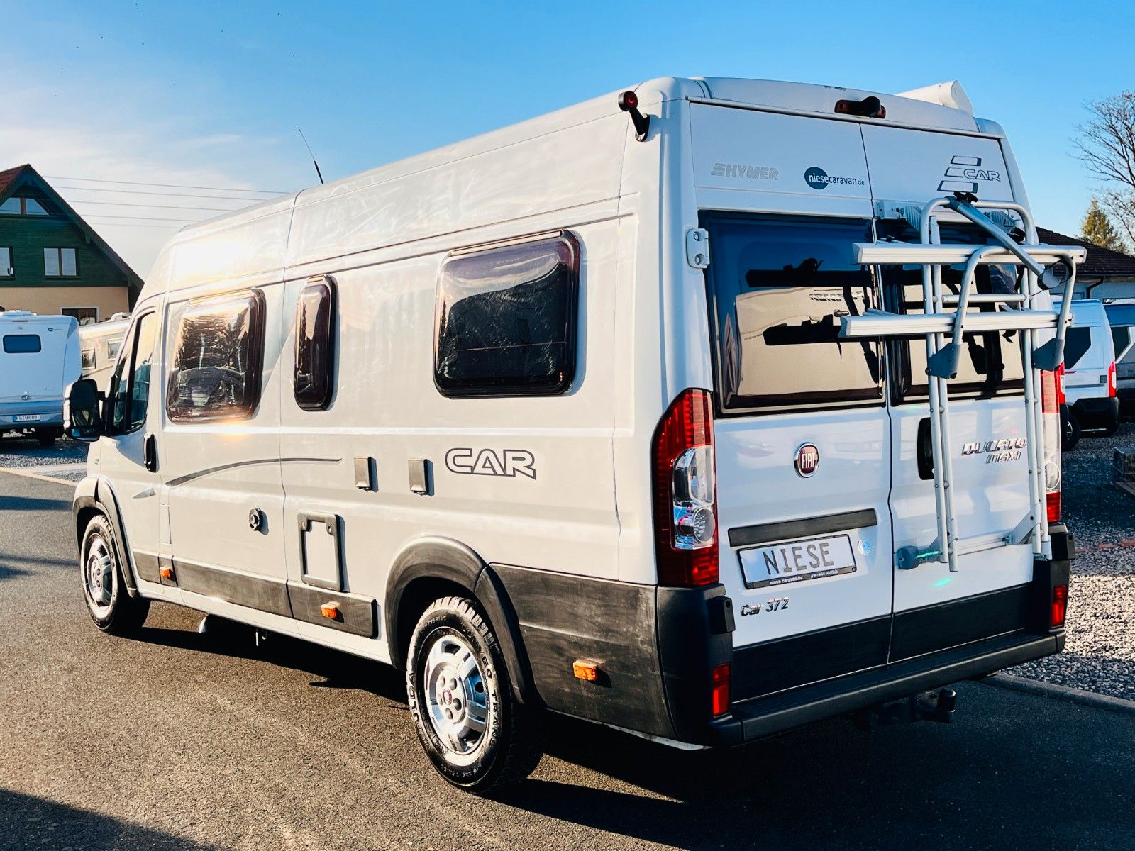 Fahrzeugabbildung HYMER / ERIBA / HYMERCAR 372 Einzelbetten Automatik Markise