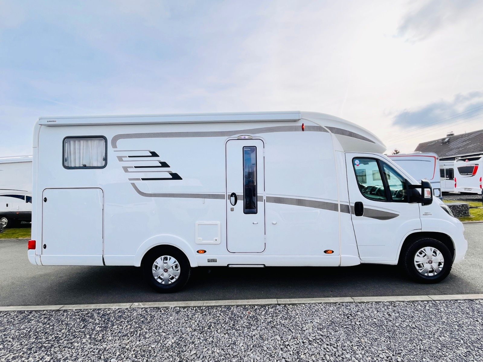 Fahrzeugabbildung HYMER / ERIBA / HYMERCAR T 614 CL QUERBETT GARAGE KLIMA MARKISE