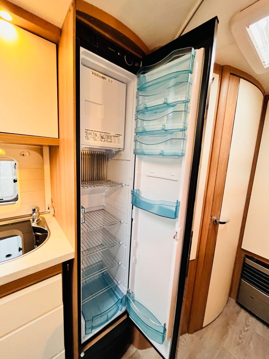 Fahrzeugabbildung Hobby DE LUXE 545 KMF ETAGENBETTEN DUSCHE