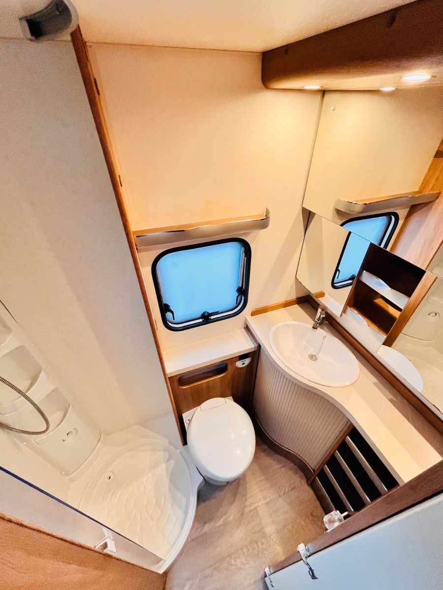 Fahrzeugabbildung Hobby DE LUXE 545 KMF ETAGENBETTEN DUSCHE