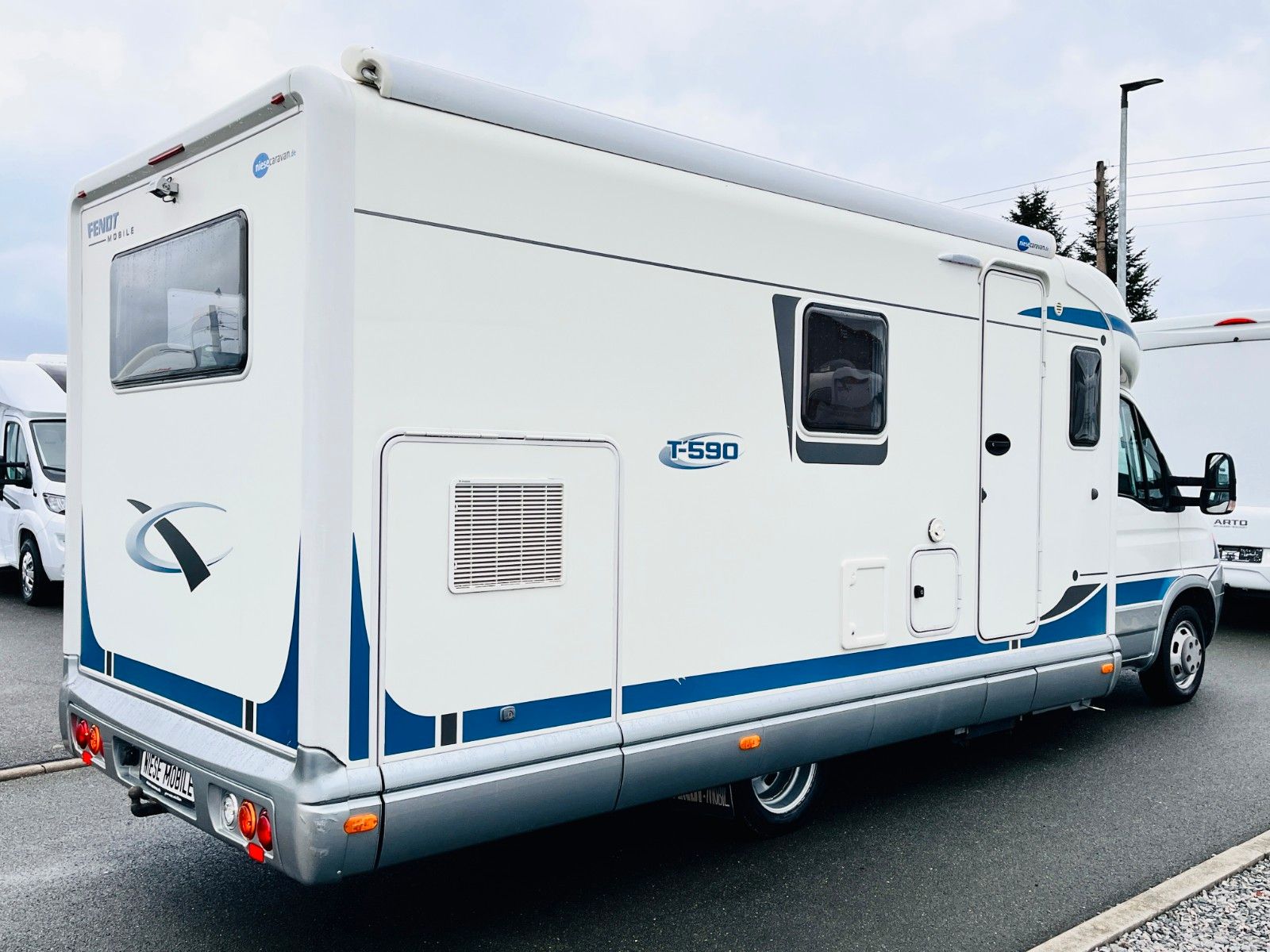 Fahrzeugabbildung Fendt T 590 IVECO HECKANTRIEB QUERBETT SOLAR BACKOFEN