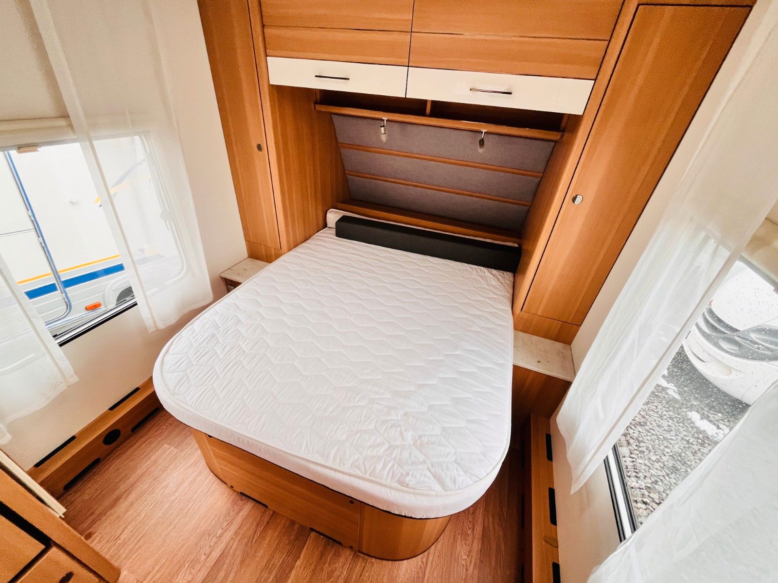 Fahrzeugabbildung LMC STYLE 450 D QUEENSBETT GROßER KÜHLSCHRANK