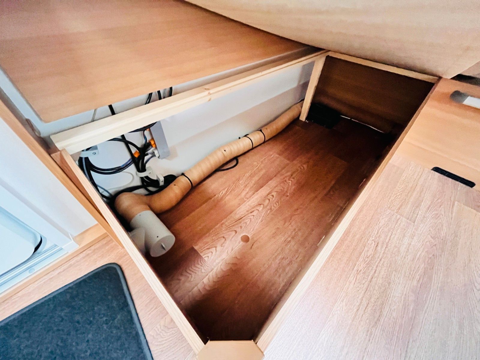 Fahrzeugabbildung LMC STYLE 450 D QUEENSBETT GROßER KÜHLSCHRANK