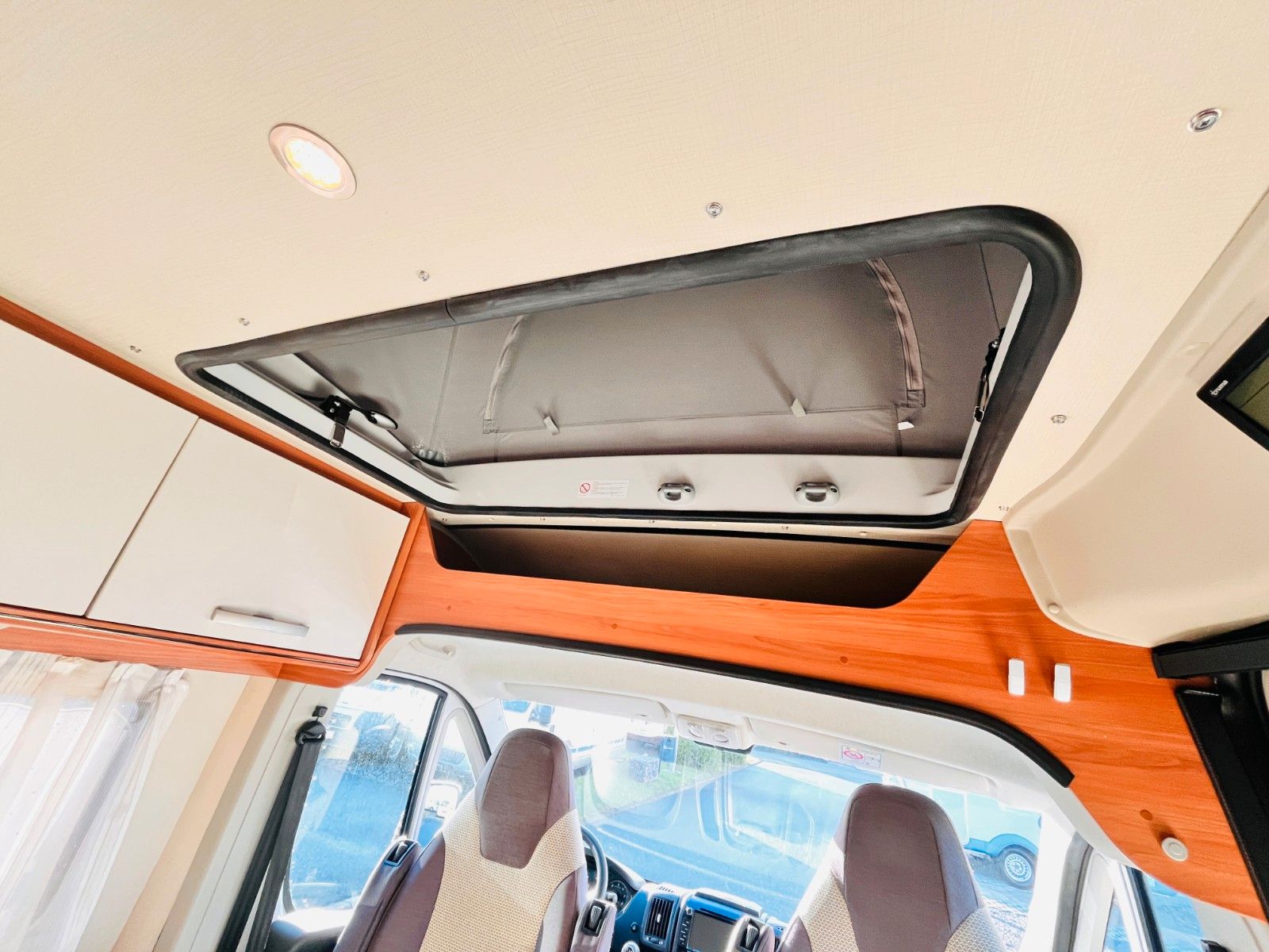 Fahrzeugabbildung HYMER / ERIBA / HYMERCAR GRAND CANYON CL 4 BETTEN AUFSTELLDACH MARKISE