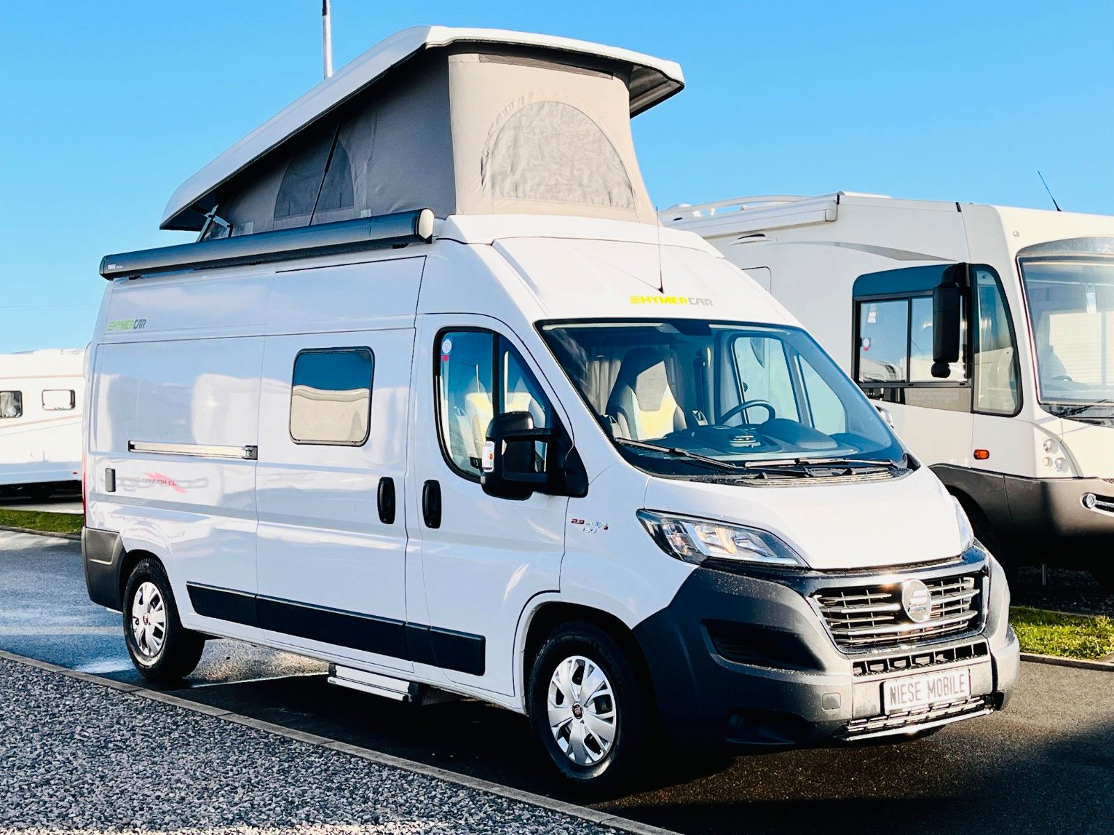 Fahrzeugabbildung HYMER / ERIBA / HYMERCAR GRAND CANYON CL 4 BETTEN AUFSTELLDACH MARKISE